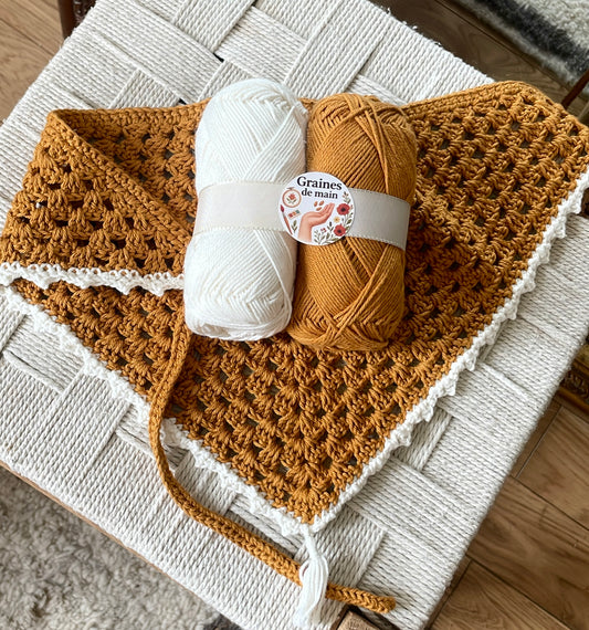 Bandana crocheté à la main camel & écru