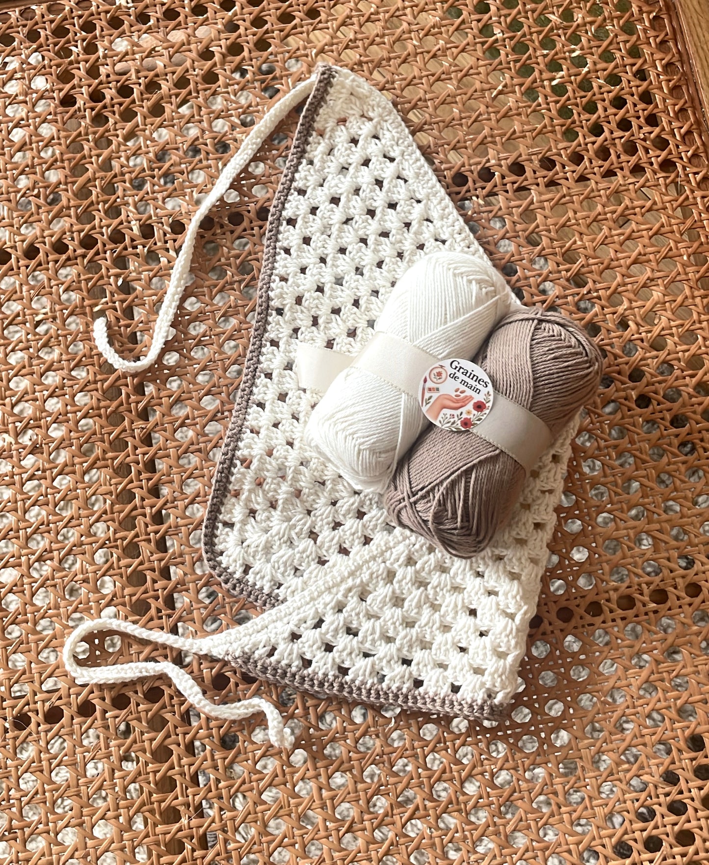 Bandana crocheté à la main - écru & taupe